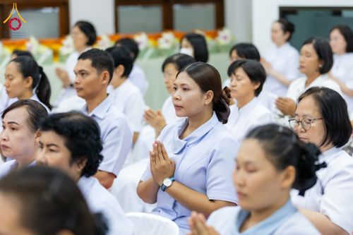 ภาพ No.316229:วันเสาร์ที่ 28 มีนาคม พ.ศ. 2569 พิธีบำเพ็ญกุศล คุณพ่อณรงค์ จินตมากุล  สิริอายุ 99 ปี 11 เดือน โยมบิดา พระครูปลัดรัตนวีรวัฒน์ (รังสฤษดิ์ อิทฺธิจินตโก) ที่ปรึกษาเจ้าคณะจังหวัดปทุมธานี เจ้าอาวาสวัดพระธรรมกาย  ณ ห้องปลูกศรัทธา 2 วัดพระธรรมกาย ปทุมธานี