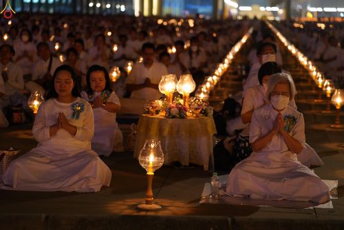 ภาพ No.308100:วันที่ 31 มกราคม พ.ศ. 2569 พิธีจุดประทีปธรรมถวายเป็นพุทธบูชา  และบูชาธรรมมหาปูชนียาจารย์ (ภาพชุดที่ 3) ณ วัดพระธรรมกาย ปทุมธานี ในโครงการธรรมยาตรา กตัญญูบูชา มหาปูชนียาจารย์ พระมงคลเทพมุนี(สด จนฺทสโร) พระผู้ปราบมาร อนุสรณ์สถาน 7 แห่ง ปีที่ 14