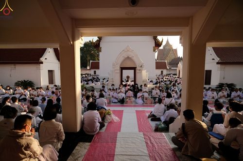 ภาพ No.73574:พิธีตักบาตรพระธรรมยาตราฯ ในโครงการธรรมยาตรากตัญญูบูชา มหาปูชนียาจารย์ พระมงคลเทพมุนี(สด จนฺทสโร) พระผู้ปราบมาร ปีที่ 11 ณ อนุสรณ์สถานลำดับที่ 4 สถานที่เกิดด้วยกายธรรม วัดโบสถ์ (บน) บางคูเวียง อ.บางกรวย จ.นนทบุรี วันที่ 22 มกราคม พ.ศ. 2566