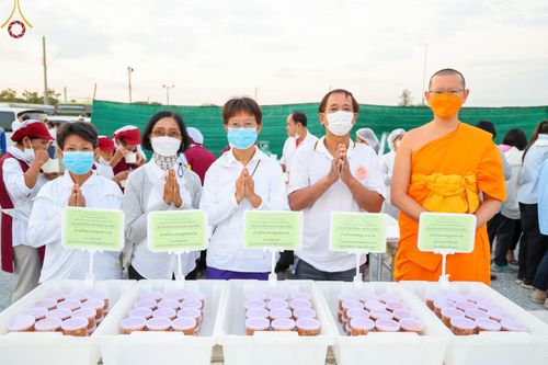 ภาพ No.74129:พิธีถวายภัตตาหารเป็นสังฆทาน แด่คณะพระธรรมยาตราฯ ในโครงการธรรมยาตรากตัญญูบูชา มหาปูชนียาจารย์ พระมงคลเทพมุนี(สด จนฺทสโร) พระผู้ปราบมาร อนุสรณ์สถาน 7 แห่ง ปีที่ 11 วันที่ 25 มกราคม พ.ศ. 2566