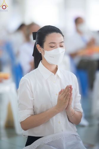 ภาพ No.75469:พิธีสวดพระพุทธมนต์และถวายภัตตาหารเป็นสังฆทาน เนื่องในวันมหาปูชนียาจารย์ วันที่ 3 กุมภาพันธ์ พ.ศ. 2565 ณ วัดพระธรรมกาย อ.คลองหลวง จ.ปทุมธานี