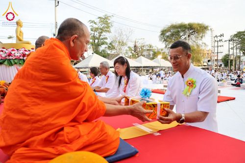 ภาพ No.310309:วันอาทิตย์ที่ 15 กุมภาพันธ์ พ.ศ. 2569 ตักบาตรพระ 1,000 รูป เมืองตรัง ปีที่ 2 ณ ลานพระบรมราชานุสาวรีย์ รัชกาลที่ 5 (หน้าศาลจังหวัดตรัง)อ.เมือง จ.ตรัง