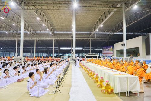 ภาพ No.121204:พิธีถวายภัตตาหารเป็นสังฆทาน แด่คณะพระธรรมยาตราฯ ในโครงการธรรมยาตรากตัญญูบูชา มหาปูชนียาจารย์ พระมงคลเทพมุนี(สด จนฺทสโร) พระผู้ปราบมาร อนุสรณ์สถาน 7 แห่ง ปีที่ 12 วันที่ 30 มกราคม พ.ศ. 2567 ณ สภาธรรมกายสากล วัดพระธรรมกาย