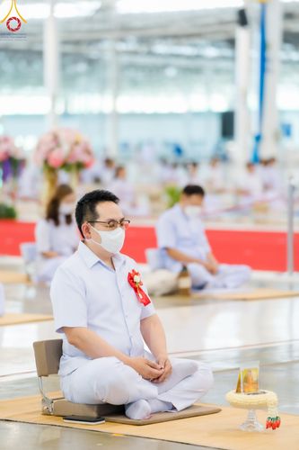 ภาพ No.83658:พิธีวางแผ่นจารึกชื่อและพิธีวางพวงมาลัยสักการะพระประธาน วันอาทิตย์ที่ 16 กรกฎาคม พ.ศ. 2566 ณ รัตนบัลลังก์ สภาธรรมกายสากล วัดพระธรรมกาย