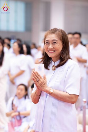 ภาพ No.338007:วันอาทิตย์ต้นเดือน 5 กรกฎาคม พ.ศ.2569 สัมมนาพิเศษ พิธีมอบพระของขวัญ ณ ห้องแก้วสารพัด1 วัดพระธรรมกาย