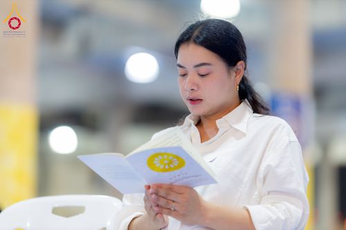 ภาพ No.286768:วันอาสาฬหบูชา วันพฤหัสบดีที่ 10 กรกฏาคม พ.ศ.2568  พิธีเวียนประทักษิณรอบพระมหาธรรมกายเจดีย์ , พิธีฉลองชัยสวดมนต์บทธัมมจักกัปปวัตตนสูตร ครบ 7,520,000,000 จบ ณ มหารัตนวิหารคด วัดพระธรรมกาย