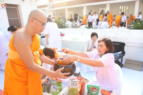 ภาพ No.297690:วันที่ 18 มกราคม พ.ศ. 2569 พิธีตักบาตรพระธรรมยาตรา ณ วัดโบสถ์บน ต.บางคูเวียง จ.นนทบุรี อนุสรณ์สถานลำดับที่ 4 สถานที่เกิดด้วยกายธรรม ในโครงการธรรมยาตรา กตัญญูบูชา มหาปูชนียาจารย์ พระมงคลเทพมุนี(สด จนฺทสโร) พระผู้ปราบมาร อนุสรณ์สถาน 7 แห่ง ปีที่ 14