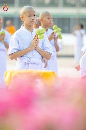 ภาพ No.319399:วันเสาร์ที่ 4 เมษายน พ.ศ.2569 พิธีขอขมา มอบผ้าไตร และถวายบาตรแด่นาคธรรมทายาท ในโครงการบรรพชาสามเณรฟื้นฟูพระพุทธศาสนาทั่วไทย โครงการหน่อแก้วเปรียญธรรม รุ่นที่ 14 โครงการสามเณรยุวธรรมทายาท รุ่นที่ 34 โครงการสามเณรมัชฌิมธรรมทายาท รุ่นที่ 30 ณ สภาธรรมกายสากล