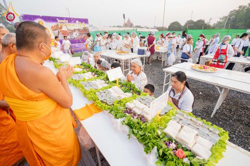 ภาพ No.295500:วันที่ 16 มกราคม พ.ศ. 2569 พิธีถวายภัตตาหารเป็นสังฆทาน แด่พระธรรมยาตรา ณ วัดโบสถ์บน ต.บางคูเวียง จ.นนทบุรี อนุสรณ์สถานลำดับที่ 4 สถานที่เกิดด้วยกายธรรม ในโครงการธรรมยาตรา กตัญญูบูชา มหาปูชนียาจารย์ พระมงคลเทพมุนี(สด จนฺทสโร) พระผู้ปราบมาร อนุสรณ์สถาน 7 แ