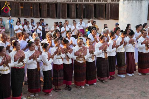 ภาพ No.323286:วันอาทิตย์ที่ 19 เมษายน พ.ศ. 2569 พิธีเจริญพระพุทธมนต์สมโภช “พระพุทธเมตตา” อัญเชิญพระบรมสารีริกธาตุ เพื่อบรรจุและประดิษฐาน ณ เกศมาลา “พระพุทธเมตตา” พระประธานในศาลาการเปรียญวัดหนองเต่า ณ วัดหนองเต่า ต.บึงพะไล อ.แก้งสนามนาง จ.นครราชสีมา