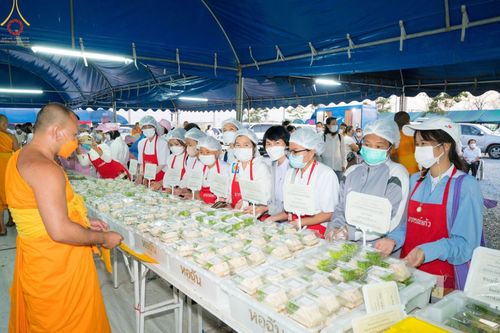 ภาพ No.74630:พิธีถวายภัตตาหารเป็นสังฆทาน แด่คณะพระธรรมยาตราฯ ในโครงการธรรมยาตรากตัญญูบูชา มหาปูชนียาจารย์ พระมงคลเทพมุนี(สด จนฺทสโร) พระผู้ปราบมาร อนุสรณ์สถาน 7 แห่ง ปีที่ 11 วันที่ 28 มกราคม พ.ศ. 2566