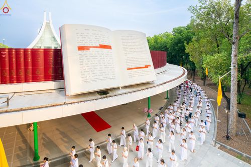ภาพ No.328361:วันเสาร์ที่ 2 พฤษภาคม พ.ศ.2569 พิธีอุปสมบทสามเณรเตรียม DCI รุ่นที่ 23 ณ อุโบสถพระไตรปิฎก วัดพระธรรมกาย จังหวัดปทุมธานี