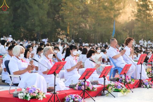 ภาพ No.70550:พิธีตักบาตรพระธรรมยาตราฯ ในโครงการธรรมยาตรากตัญญูบูชา มหาปูชนียาจารย์ พระมงคลเทพมุนี(สด จนฺทสโร) พระผู้ปราบมาร ปีที่ 11 ณ อนุสรณ์สถานลำดับที่ 2 สถานที่ตั้งมโนปณิธานบวชตลอดชีวิต อนุสรณ์สถานคลองบางนางแท่น อ.สามพราน จ.นครปฐม วันที่ 14 มกราคม พ.ศ. 2566
