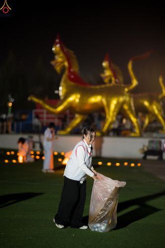 ภาพ No.306579:ภาพเบื้องหลังอาสาสมัครรวมใจ ชุดที่ 5 ในโครงการธรรมยาตรา กตัญญูบูชา มหาปูชนียาจารย์ พระมงคลเทพมุนี(สด จนฺทสโร) พระผู้ปราบมาร อนุสรณ์สถาน 7 แห่ง ปีที่ 14