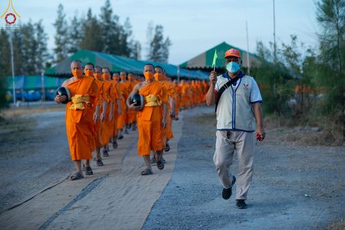 ภาพ No.69267:พิธีถวายภัตตาหารเป็นสังฆทาน แด่คณะพระธรรมยาตราฯ ในโครงการธรรมยาตราฯ ปีที่ 11 ณ อนุสรณ์สถานมหาวิหารพระมงคลเทพมุนี อ.สองพี่น้อง จ.สุพรรณบุรี วันที่ 4 และ 5 มกราคม พ.ศ. 2566