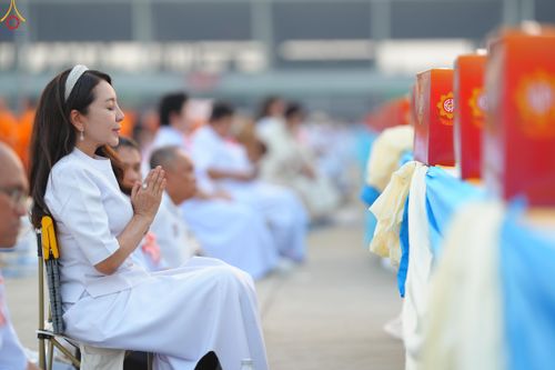 ภาพ No.324659:วันที่ 22 เมษายน พ.ศ.2569 (วันคุ้มครองโลก) บรรยากาศสาธุชน ในงานถวายมหาสังฆทาน 40,000 กว่าวัดทั่วประเทศ ณ ลานธรรม วัดพระธรรมกาย