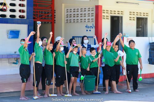 ภาพ No.69184:พระธรรมยาตรา ปฏิบัติศาสนกิจ ทำนุบำรุงศาสนสถาน, สวดธรรมจักร, ปฏิบัติธรรม ร่วมกับชุมชน,นักเรียนเด็กดีวีสตาร์ และร่วมพิธีทอดผ้าป่าบำรุงศาสนสถาน ในโครงการธรรมยาตรากตัญญูบูชา มหาปูชนียาจารย์ พระมงคลเทพมุนี(สด จนฺทสโร) พระผู้ปราบมาร อนุสรณ์สถาน 7 แห่ง ปีที่ 11
