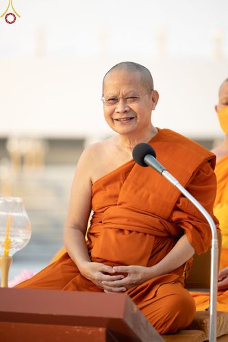 ภาพ No.70196:พิธีจุดประทีปถวายเป็นพุทธบูชา และบูชาธรรมมหาปูชนียาจารย์ ในโครงการธรรมยาตรากตัญญูบูชา มหาปูชนียาจารย์ พระมงคลเทพมุนี(สด จนฺทสโร) พระผู้ปราบมาร ปีที่ 11 ณ อนุสรณ์สถานลำดับที่ 2 สถานที่ตั้งมโนปณิธานบวชตลอดชีวิต อนุสรณ์สถานคลองบางนางแท่น อ.สามพราน จ.นครปฐม 