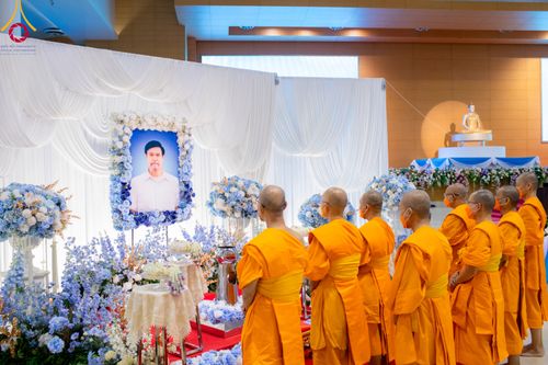 ภาพ No.91042:พิธีบำเพ็ญกุศลสวดพระอภิธรรม  อุบาสกถาวร พรหมถาวร (อุบาสกผู้ปั้นพระ) คืนที่ 6 วันพฤหัสบดีที่ 19 ตุลาคม พ.ศ. 2566 ณ ห้องแก้วสารพัดนึก 1 สภาธรรมกายสากล วัดพระธรรมกาย จ.ปทุมธานี