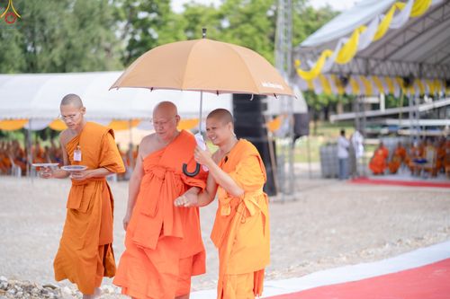 ภาพ No.331398:วันที่ 31 พฤษภาคม พ.ศ.2569 พิธีทอดผ้าป่าและตอกเสาเข็มมงคลต้นแรก องค์พระเจดีย์เพื่อสร้างสันติภาพโลก  ณ ธุดงคสถานพัฒนานิคม จังหวัดลพบุรี