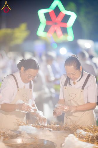 ภาพ No.294771:วันที่ 15 มกราคม พ.ศ. 2569 พิธีถวายภัตตาหารเป็นสังฆทาน แด่พระธรรมยาตรา ณ วัดโบสถ์บน ต.บางคูเวียง จ.นนทบุรี อนุสรณ์สถานลำดับที่ 4 สถานที่เกิดด้วยกายธรรม ในโครงการธรรมยาตรา กตัญญูบูชา มหาปูชนียาจารย์ พระมงคลเทพมุนี(สด จนฺทสโร) พระผู้ปราบมาร อนุสรณ์สถาน 7 แ