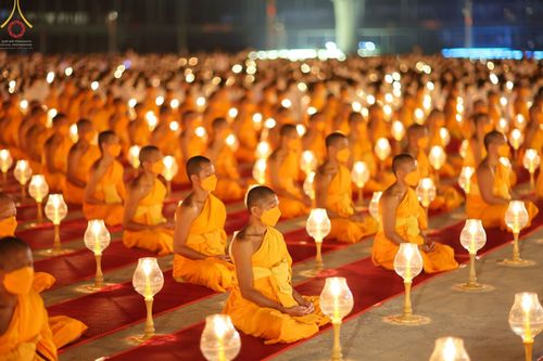 ภาพ No.75290:พิธีจุดประทีปถวายเป็นพุทธบูชา และบูชาธรรมมหาปูชนียาจารย์ ในโครงการธรรมยาตรากตัญญูบูชา มหาปูชนียาจารย์ พระมงคลเทพมุนี(สด จนฺทสโร) พระผู้ปราบมาร ปีที่ 11 ณ อนุสรณ์สถานลำดับที่ 7 สถานที่ขยายวิชชาธรรมกาย วัดพระธรรมกาย จ.ปทุมธานี วันที่ 31 มกราคม พ.ศ. 2566
