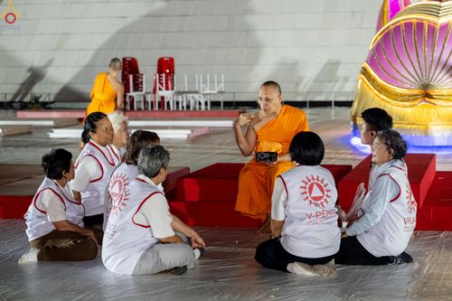 ภาพ No.301603:ภาพเบื้องหลังอาสาสมัครรวมใจ ชุดที่ 4 ในโครงการธรรมยาตรา กตัญญูบูชา มหาปูชนียาจารย์ พระมงคลเทพมุนี(สด จนฺทสโร) พระผู้ปราบมาร อนุสรณ์สถาน 7 แห่ง ปีที่ 14