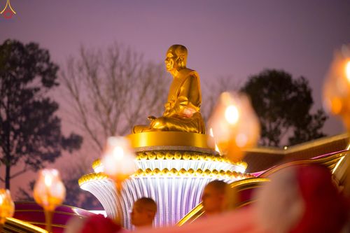 ภาพ No.297164:วันที่ 17 มกราคม พ.ศ. 2569 พิธีจุดประทีปถวายเป็นพุทธบูชา และบูชาธรรมมหาปูชนียาจารย์ (ภาพชุดที่ 2) ณ วัดโบสถ์บน ต.บางคูเวียง จ.นนทบุรี อนุสรณ์สถานลำดับที่ 4 สถานที่เกิดด้วยกายธรรม ในโครงการธรรมยาตรา กตัญญูบูชา มหาปูชนียาจารย์ พระมงคลเทพมุนี(สด จนฺทสโร) พร