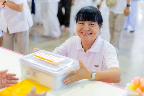 ภาพ No.341828:วันพุธที่ 29 กรกฎาคม พ.ศ. 2569 พิธีถวายผ้าอาบน้ำฝน เทียนพรรษาและประทีปโคมไฟ ณ ห้องแก้วสารพัดนึก 2 สภาธรรมกายสากล วัดพระธรรมกาย