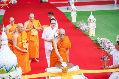 ภาพ No.316632:วันอาทิตย์ที่ 29 มีนาคม พ.ศ. 2569 พิธีทอดผ้าบังสุกุลและพิธีชำระร่าง โยมพ่อณรงค์ จินตมากุล  สิริอายุ 99 ปี 11 เดือน โยมบิดา พระครูปลัดรัตนวีรวัฒน์ (รังสฤษดิ์ อิทฺธิจินตโก) ที่ปรึกษาเจ้าคณะจังหวัดปทุมธานี เจ้าอาวาสวัดพระธรรมกาย  ณ ฌาปนสถานชั่วคราว ทางเข้า 