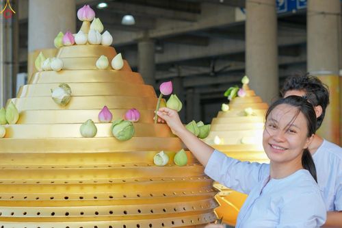 ภาพ No.345197:วันที่ 7 - 19 สิงหาคม พ.ศ.2569 ต้อนรับชาวต่างชาติเยี่ยมชมวัดพระธรรมกาย