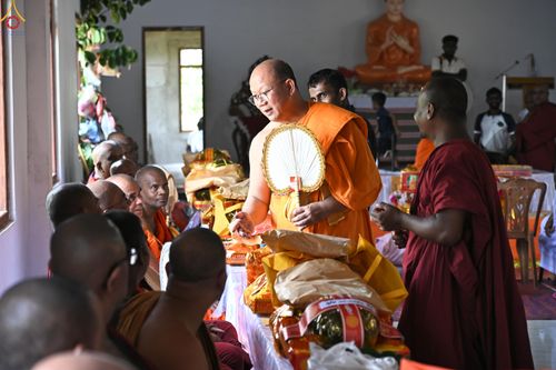 ภาพ No.278846:วันที่ 1 พฤศจิกายน  2568  กฐินสมทบวัดต่างประเทศ โดยคณะศิษยานุศิษย์ บูชาธรรม 81 ปี หลวงพ่อธัมมชโย ณ วัดธรรมรักษิตาราม ประเทศศรีลังกา