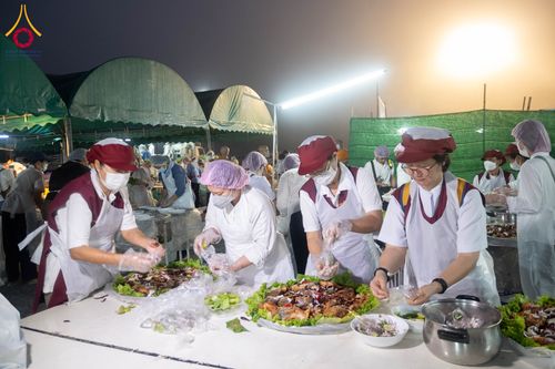 ภาพ No.298424:วันที่ 20 มกราคม พ.ศ. 2569 พิธีถวายภัตตาหารเป็นสังฆทาน แด่พระธรรมยาตรา ณ อนุสรณ์สถานบางปลา วัดบางปลา อำเภอบางเลน จังหวัดนครปฐม ในโครงการธรรมยาตรา กตัญญูบูชา มหาปูชนียาจารย์ พระมงคลเทพมุนี(สด จนฺทสโร) พระผู้ปราบมาร อนุสรณ์สถาน 7 แห่ง ปีที่ 14