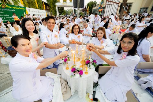 ภาพ No.297042:วันที่ 17 มกราคม พ.ศ. 2569 พิธีจุดประทีปถวายเป็นพุทธบูชา และบูชาธรรมมหาปูชนียาจารย์ (ภาพชุดที่ 2) ณ วัดโบสถ์บน ต.บางคูเวียง จ.นนทบุรี อนุสรณ์สถานลำดับที่ 4 สถานที่เกิดด้วยกายธรรม ในโครงการธรรมยาตรา กตัญญูบูชา มหาปูชนียาจารย์ พระมงคลเทพมุนี(สด จนฺทสโร) พร