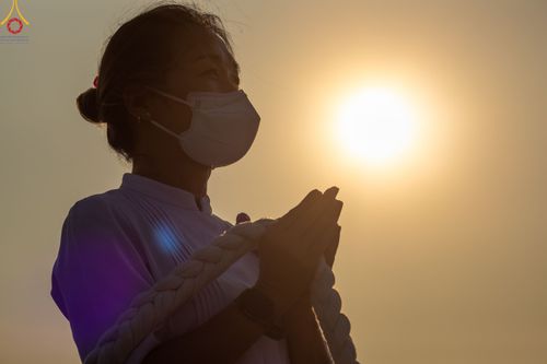 ภาพ No.79232:พิธีอัญเชิญองค์พระบรมพุทธเจ้า 24 องค์ เวียนประทักษิณรอบพระมหาธรรมกายเจดีย์ ณ วัดพระธรรมกาย  วันที่ 2 เมษายน พ.ศ. 2566