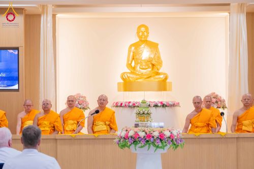 ภาพ No.319186:วันที่ 29 มีนาคม พ.ศ.2569 พิธีอัญเชิญรูปหล่อพระมงคลเทพมุนี (สด จนฺทสโร) ประดิษฐาน ณ ห้องปฏิบัติธรรม “มงคลรัตนโชติ”  วัดพระธรรมกายชิคาโก ประเทศสหรัฐอเมริกา