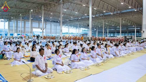 ภาพ No.303117:วันที่ 26 มกราคม พ.ศ. 2569 พิธีถวายภัตตาหารเป็นสังฆทาน แด่พระธรรมยาตรา ณ วัดพระธรรมกาย  จังหวัดปทุมธานี ในโครงการธรรมยาตรา กตัญญูบูชา มหาปูชนียาจารย์ พระมงคลเทพมุนี(สด จนฺทสโร) พระผู้ปราบมาร อนุสรณ์สถาน 7 แห่ง ปีที่ 14