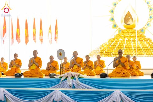 ภาพ No.308195:วันที่ 1  กุมภาพันธ์ พ.ศ. 2569 พิธีตักบาตรข้าวสารอาหารแห้ง ณ บ้านแก้วเรือนทองคุณยาย สภาธรรมกายสากล วัดพระธรรมกาย