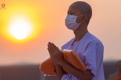 ภาพ No.79692:พิธีเวียนประทักษิณ ณ พระมหาธรรมกายเจดีย์ และพิธีวันทาเจดีย์ ในโครงการบรรพชาสามเณรฟื้นฟูพระพุทธศาสนาทั่วไทย วันเสาร์ที่ 8 เมษายน พ.ศ.2566