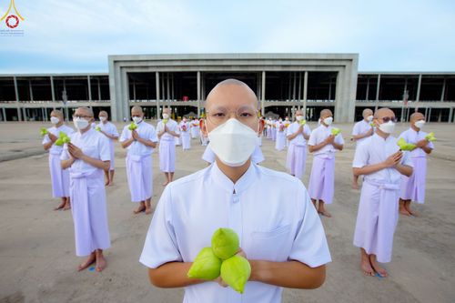 ภาพ No.82625:พิธีเวียนประทักษิณ, พิธีวันทาเจดีย์ ณ มหาธรรมกายเจดีย์  พิธีบรรพชาหมู่พระพี่เลี้ยงเข้าพรรษา, ธรรมทายาทอุดมศึกษา รุ่นที่ 50(ภาคฤดูฝน) และธรรมทายาทพุทธศาสตร์สากล รุ่นที่ 7 (ภาคฤดูฝน) วันเสาร์ที่ 17 มิถุนายน พ.ศ. 2566 ณ  โบสถ์พระไตรปิฎก วัดพระธรรมกาย จ.ปทุม