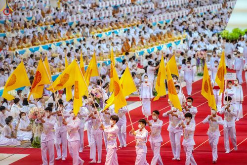 ภาพ No.85166:พิธีมุทิตาสักการะพระภิกษุ ผู้สอบได้เปรียญธรรม ๙ ประโยคระดับโลก, พิธีมอบโล่เกียรติยศและทุนการศึกษา สำนักเรียนบาลีดีเด่นทั่วประเทศ ในวันสมาธิโลก อาทิตย์ที่ 6 สิงหาคม พ.ศ. 2566 ณ สภาธรรมกายสากล วัดพระธรรมกาย