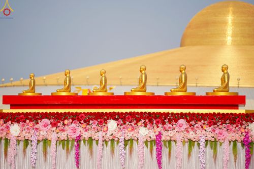 ภาพ No.79064:พิธีอัญเชิญองค์พระบรมพุทธเจ้า 24 องค์ เวียนประทักษิณรอบพระมหาธรรมกายเจดีย์ ณ วัดพระธรรมกาย  วันที่ 2 เมษายน พ.ศ. 2566