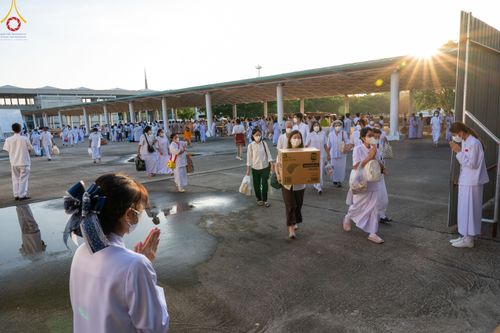 ภาพ No.81445:พิธีตักบาตร ข้าวสารอาหารแห้ง และพิธีบูชาข้าวพระ ณ สภาธรรมกายสากล วัดพระธรรมกาย วันเสาร์ที่ 3 มิถุนายน 2566