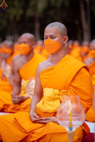 ภาพ No.69473:พิธีจุดประทีปถวายเป็นพุทธบูชา และบูชาธรรมมหาปูชนียาจารย์ ในโครงการธรรมยาตรากตัญญูบูชา มหาปูชนียาจารย์ พระมงคลเทพมุนี(สด จนฺทสโร) พระผู้ปราบมาร ปีที่ 11 ณ อนุสรณ์สถานมหาวิหารพระมงคลเทพมุนี อ.สองพี่น้อง จ.สุพรรณบุรี