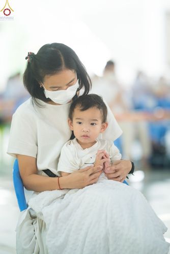 ภาพ No.75471:พิธีสวดพระพุทธมนต์และถวายภัตตาหารเป็นสังฆทาน เนื่องในวันมหาปูชนียาจารย์ วันที่ 3 กุมภาพันธ์ พ.ศ. 2565 ณ วัดพระธรรมกาย อ.คลองหลวง จ.ปทุมธานี