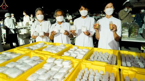 ภาพ No.72574:พิธีถวายภัตตาหารเป็นสังฆทาน แด่คณะพระธรรมยาตราฯ ในโครงการธรรมยาตรากตัญญูบูชา มหาปูชนียาจารย์ พระมงคลเทพมุนี(สด จนฺทสโร) พระผู้ปราบมาร อนุสรณ์สถาน 7 แห่ง ปีที่ 11 วันที่ 19 มกราคม พ.ศ. 2566