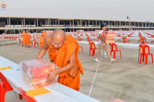 ภาพ No.323116:วันที่ 19 เมษายน พ.ศ.2569 การเรียงกล่องไทยธรรม , เตรียมงานจราจร เพื่องานถวายมหาสังฆทาน 40,000 กว่าวัดทั่วประเทศ วันคุ้มครองโลก 22 เมษายน พ.ศ.2569 วัดพระธรรมกาย