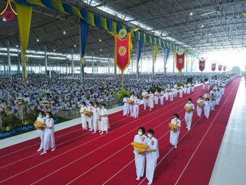 ภาพ No.92276:พิธีทอดกฐินธรรมชัยเพื่อสร้างอาคาร 115 ปี คุณยายอาจารย์มหารัตนอุบาสิกาจันทร์ ขนนกยูง อาทิตย์ต้นเดือนที่ 5 พฤศจิกายน พ.ศ. 2566 ณ วัดพระธรรมกาย จ.ปทุมธานี