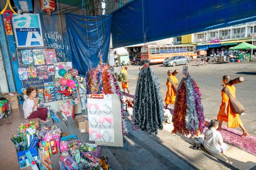 ภาพ No.106165:พิธีต้อนรับพระธรรมยาตรา ชุด 2 ในโครงการธรรมยาตรากตัญญูบูชา มหาปูชนียาจารย์  พระมงคลเทพมุนี(สด จนฺทสโร) พระผู้ปราบมาร  อนุสรณ์สถาน 7 แห่ง ปีที่ 12  วันที่ 3 มกราคม พ.ศ. 2567  ณ อนุสรณ์สถานโลตัสแลนด์ จ.สุพรรณบุรี