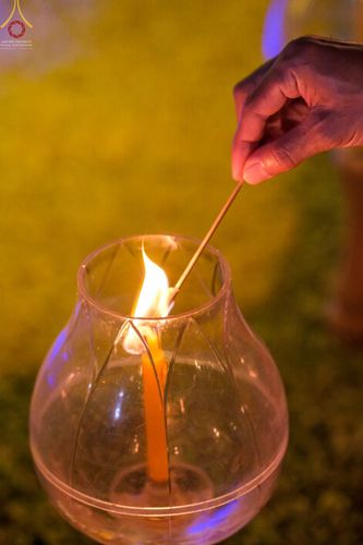 ภาพ No.69357:พิธีจุดประทีปถวายเป็นพุทธบูชา และบูชาธรรมมหาปูชนียาจารย์ ในโครงการธรรมยาตรากตัญญูบูชา มหาปูชนียาจารย์ พระมงคลเทพมุนี(สด จนฺทสโร) พระผู้ปราบมาร ปีที่ 11 ณ อนุสรณ์สถานมหาวิหารพระมงคลเทพมุนี อ.สองพี่น้อง จ.สุพรรณบุรี